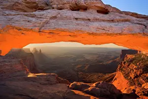 Mesa: 80187787 Mesa Arch - view through Mesa Arch into