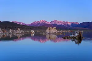 Mono: 80187804 Mono Lake - bizarre tufa formations and