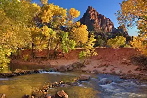 Watchman: 80188142 The Watchman - red cliffs of mountain called