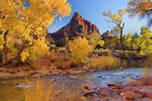 Watchman: 80188143 The Watchman - red cliffs of mountain called