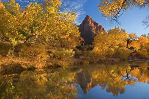Watchman: 80188144 The Watchman - red cliffs of mountain called
