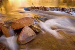 Virgin: 80188226 Virgin River - red cliffs and brightly