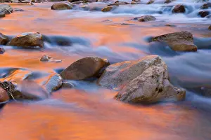 Virgin: 80188227 Virgin River - red cliffs and brightly
