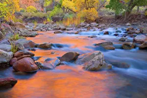 Virgin: 80188228 Virgin River - red cliffs and brightly