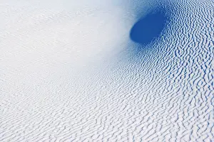 Steffen & Alexandra Sailer: 80188267 White Dune - light and shadow showing off