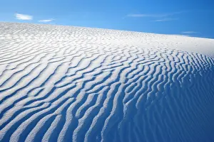 Steffen & Alexandra Sailer: 80188270 White Dune - light and shadow showing off