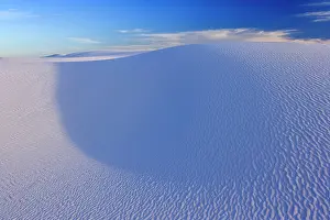 Steffen & Alexandra Sailer: 80188273 White Dune - light and shadow showing off