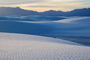 Steffen & Alexandra Sailer: 80188279 White Dunes - light and shadow on a sea