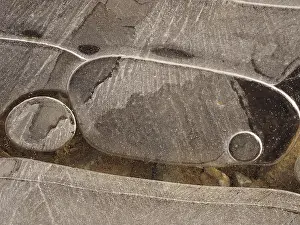 Puddle: 80189117 Icy surface of frozen water puddle Germany