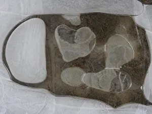 Puddle: 80189121 Icy surface of frozen water puddle Germany
