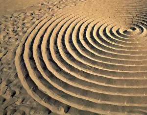 Spiral: 80189637 Spiral in the sand Agenzia Giornalistica