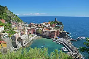 Vernazza: 80190160 Vernazza - harbour and seascape Cinque