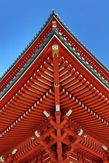 Shinto: 80191427 Traditional wooden roof at the Shinto Shrine