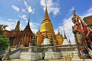 Phra: 80191454 Phra Siratana Chedi Golden Stupa, Wat Phra