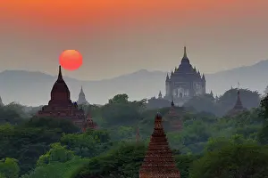 Burma: 80191466 Thatbyinnyu Pagoda and the Temples and