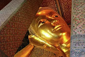 Buddha: 80191480 Giant reclining gold Buddha statue at Wat
