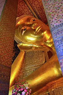 Buddha: 80191481 Giant reclining gold Buddha statue at Wat