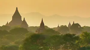 Scenics: 80191486 Temples and pagodas at sunset on the Central