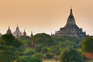Scenics: 80191487 Shwesandaw Pagoda and Temples and pagodas