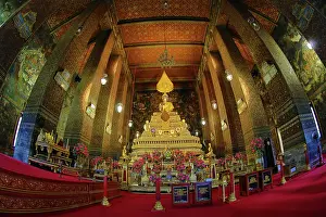 Statues: 80191502 Gold Buddha statues at the Wat Pho Temple