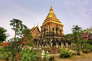 Spire: 80191531 Gold spire of the chedi decorated with