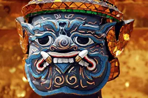 Ugly: 80191533 Ugly and grotesque face masks on statues