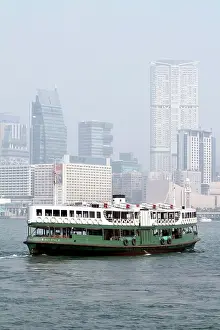 Ferry: 80191538 The Star Ferry crossing the harbour between
