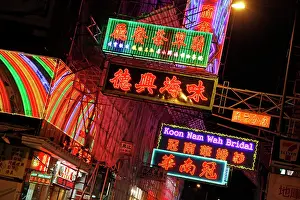 Neon: 80191539 Illuminated neon street signs and lights