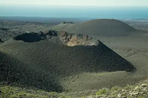 Canaries: 80192181 Recent volcanic landscape - with cinder
