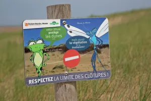 Fragile: 80192928 Fragile Sand Dunes Sign La Barre-de-Monts