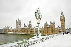 Houses: 80193378 Houses of Parliament, London, in the snow