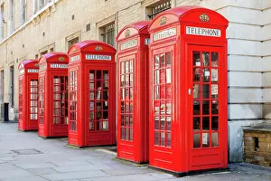 London: 80194052 await Red telephone boxes, London, England