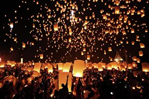 Peng: 80194214 Khom Loy Lanterns at the Yee Peng Sansai