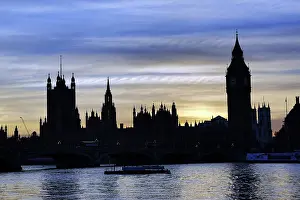 Houses: 80194241 Silhouette of Houses of Parliament and