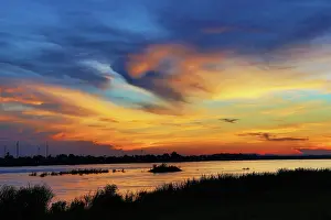 Mekong: 80194243 Sunset Mekong River, Vientiane, Laos Paul