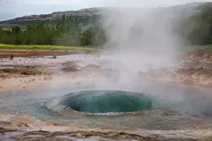 Geothermic: 80195554 Strokkur Geysir - erupting Geysir Geothermic