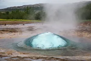 Geothermic: 80195555 Strokkur Geysir - erupting Geysir Geothermic