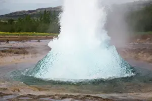 Geothermic: 80195556 Strokkur Geysir - erupting Geysir Geothermic
