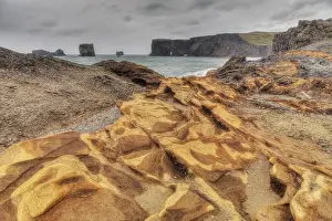 Stacks: 80195569 Rocky Shoreline - and offshore stacks Vik