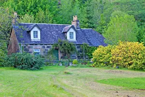 Scenics: 80196869 Country House / Cottage - with slate roof