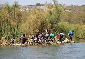 Local: 80198164 Fisherman - fishing with handlines from