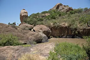 Outcrop: 80198175 Dramatic Rock Outcrop / Kopje Ewaso Narok