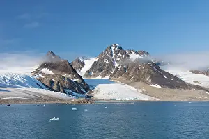 Hamilton: 80198650 Hamilton-Bay - mountains and glacier Raudfjord