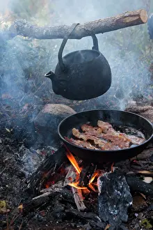 Burning: 80199030 Camp Fire - with Tin Kettle Dalarna, Sweden
