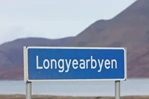 Longyearbyen: 80199067 Longyearbyen Signpost Svalbard, Norway