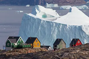 Uummannaq: 80199085 Uummannaq - with it's coloured houses and