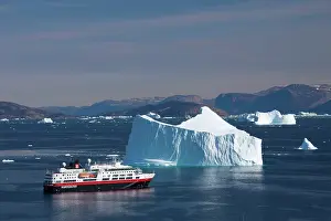 Cruise: 80199094 MS Fram - ship from Hurtigruten between