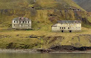 Mining: 80199259 Grumant - former Soviet coal mine abandoned