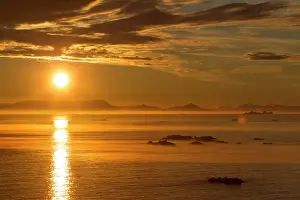Ilulissat: 80200165 Icebergs - at sunset Ilulissat Icefjord