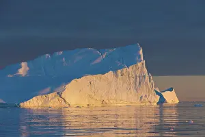 Ilulissat: 80200170 Icebergs - at sunset Ilulissat Icefjord